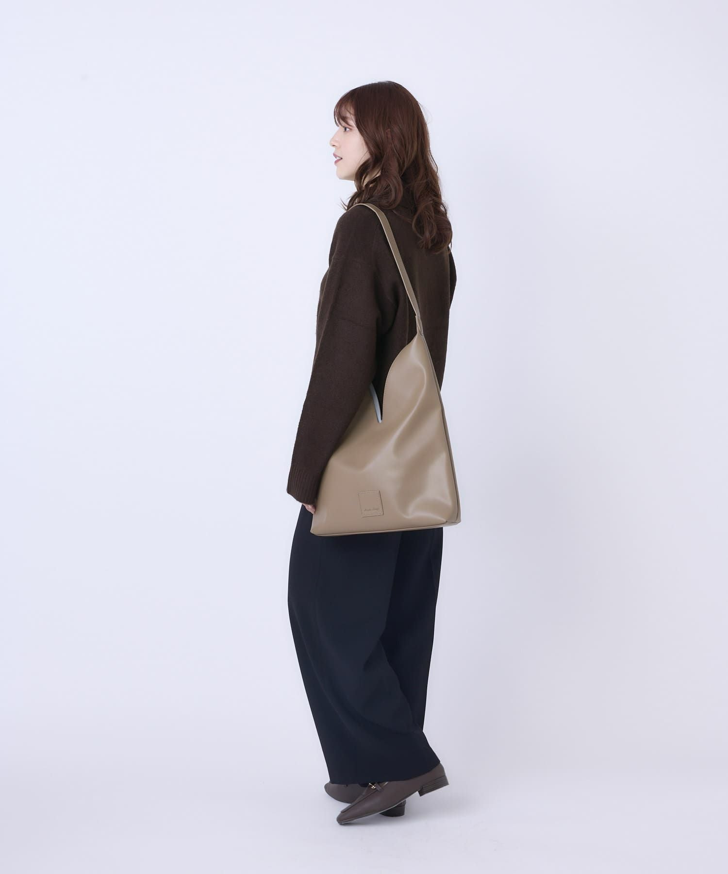 Legato Largo ショルダーバッグ A4収納 V-shaped LG-X0572 グレーベージュ