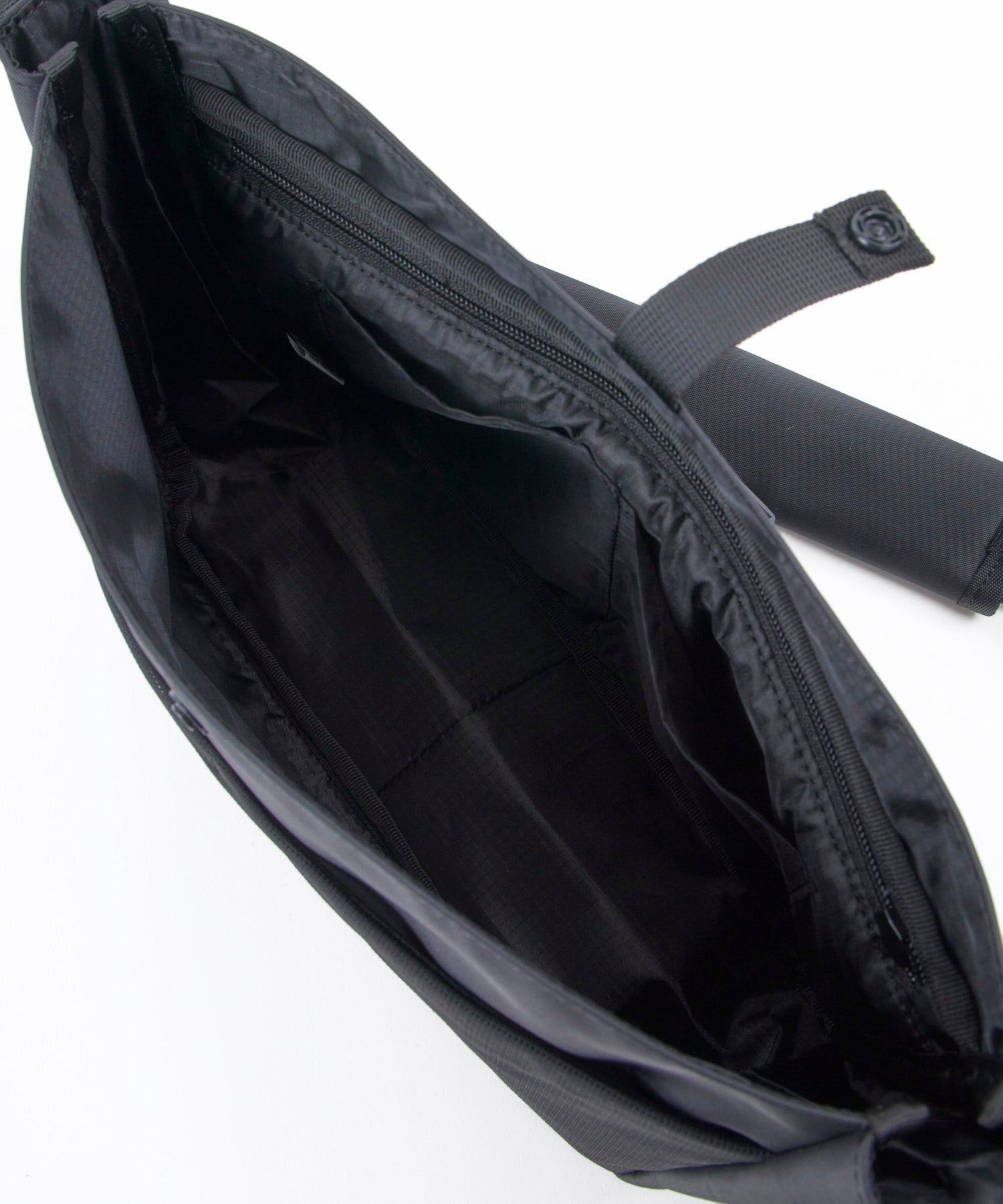 anello EXPAND PACKT エアフィットパネル ミニメッセンジャーバッグ　ショルダーバッグ　撥水機能　ATR0417　A5　ぶanello EXPAND PACKT エアフィットパネル ミニメッセンジャーバッグ　ショルダーバッグ　撥水機能　ATR0417　A5　ブラック