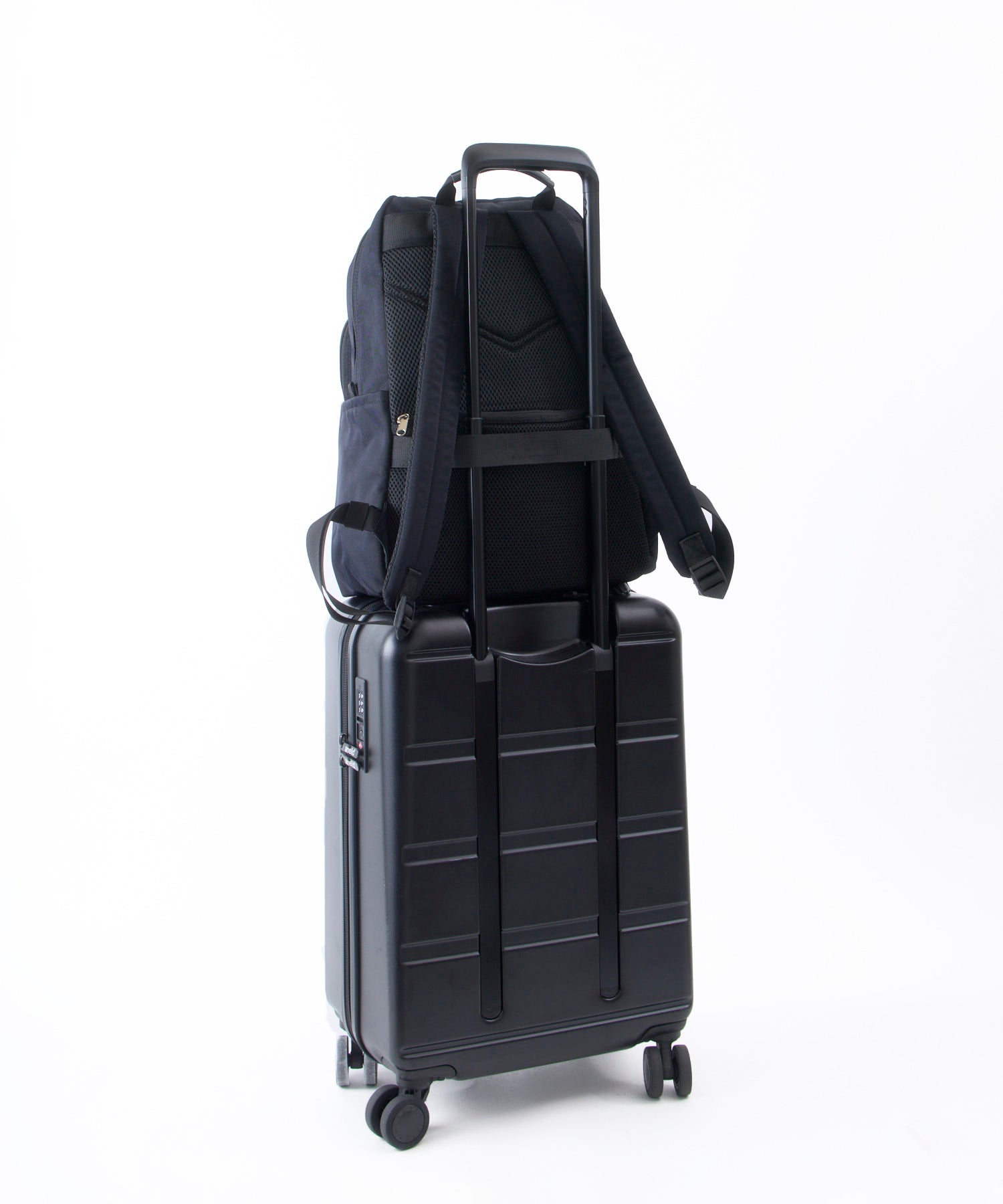 anello GRANDE 多機能デイパック ROOMY 10ポケット 20L キャリーオンテープ　セキュリティポケット　底鋲　GTM1103