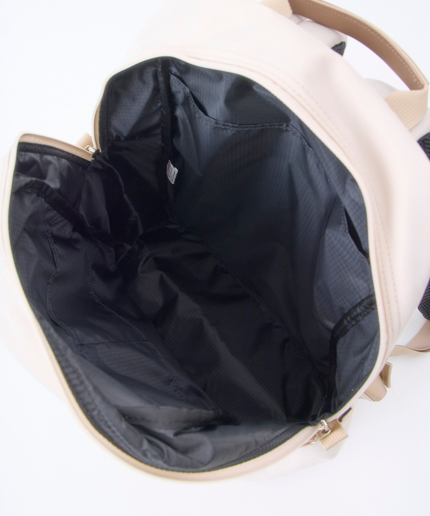 anello GRANDE 多機能デイパック ROOMY 10ポケット 20L キャリーオンテープ　セキュリティポケット　底鋲　GTM1103　アイボリー