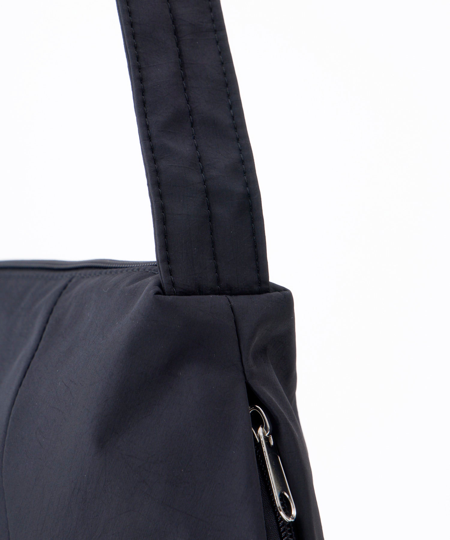 Legart Largo ショルダーバッグ PULL CHARM LG-W0211 A5 撥水加工 ペットボトル収納 お出かけバッグ　チャーム
