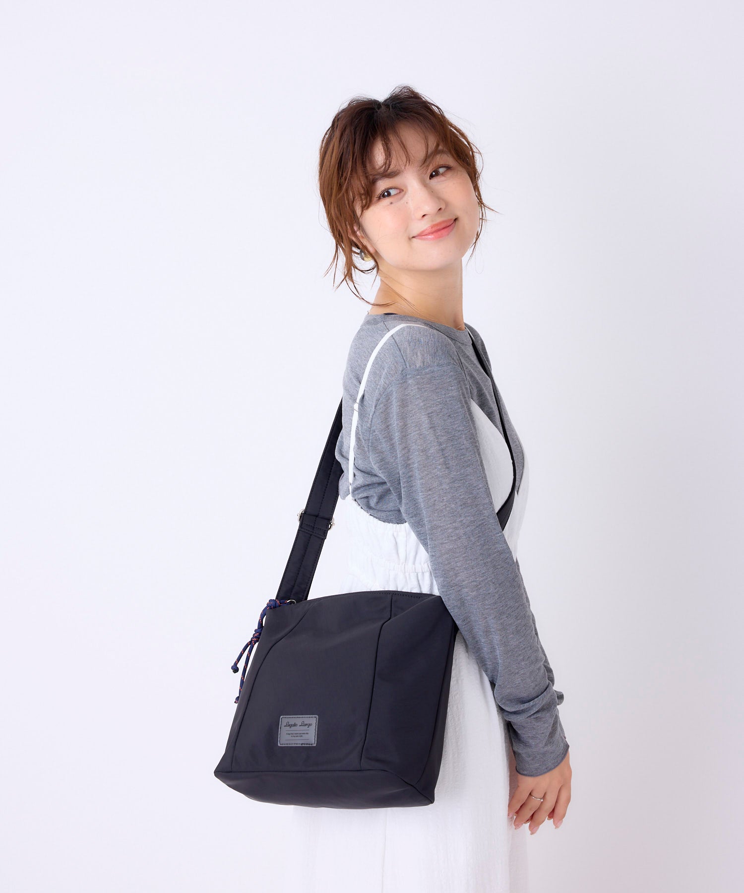 Legart Largo ショルダーバッグ PULL CHARM LG-W0211 A5 撥水加工 ペットボトル収納 お出かけバッグ　チャーム