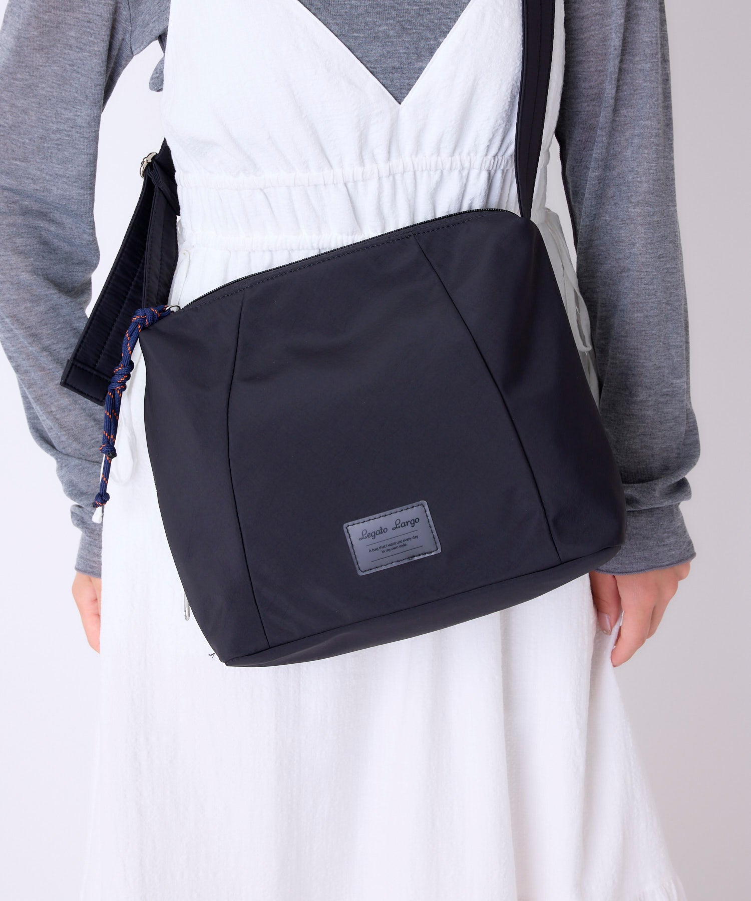 Legart Largo ショルダーバッグ PULL CHARM LG-W0211 A5 撥水加工 ペットボトル収納 お出かけバッグ　チャーム