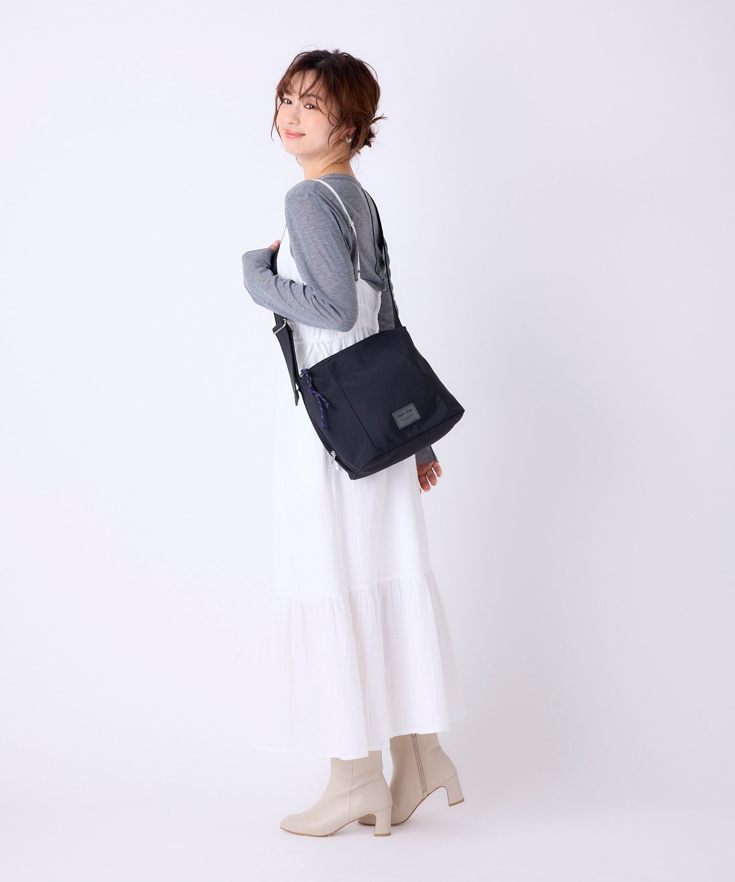 Legart Largo ショルダーバッグ PULL CHARM LG-W0211 A5 撥水加工 ペットボトル収納 お出かけバッグ　チャーム