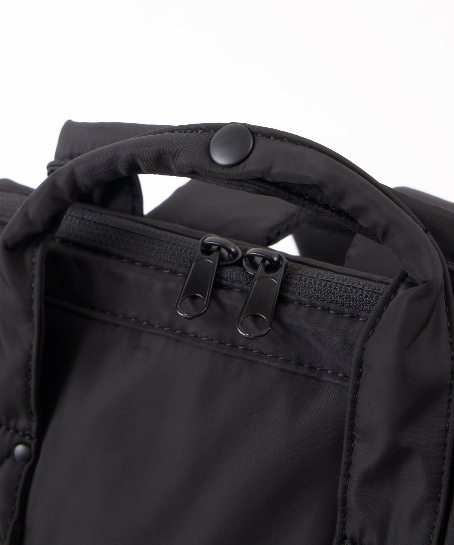 anello アネロ NATIVE CROSSBOTTLE 口金リュック A4 撥水 キャリーオンテープ PC収納可能 10L ATB5194 デリバー