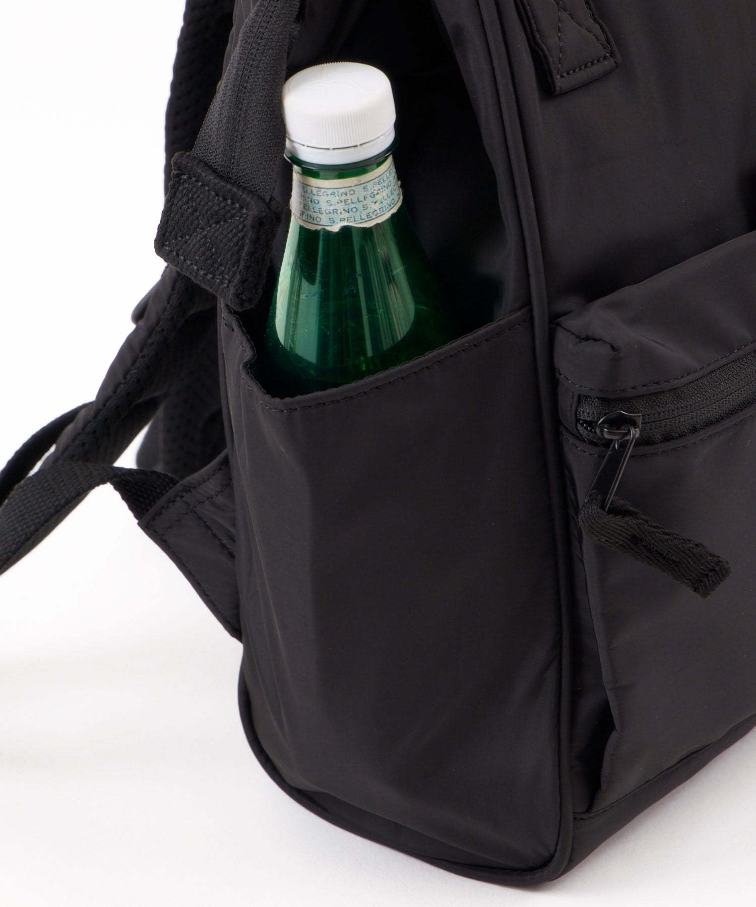 anello アネロ NATIVE CROSSBOTTLE 口金リュック A4 撥水 キャリーオンテープ PC収納可能 10L ATB5194 デリバー