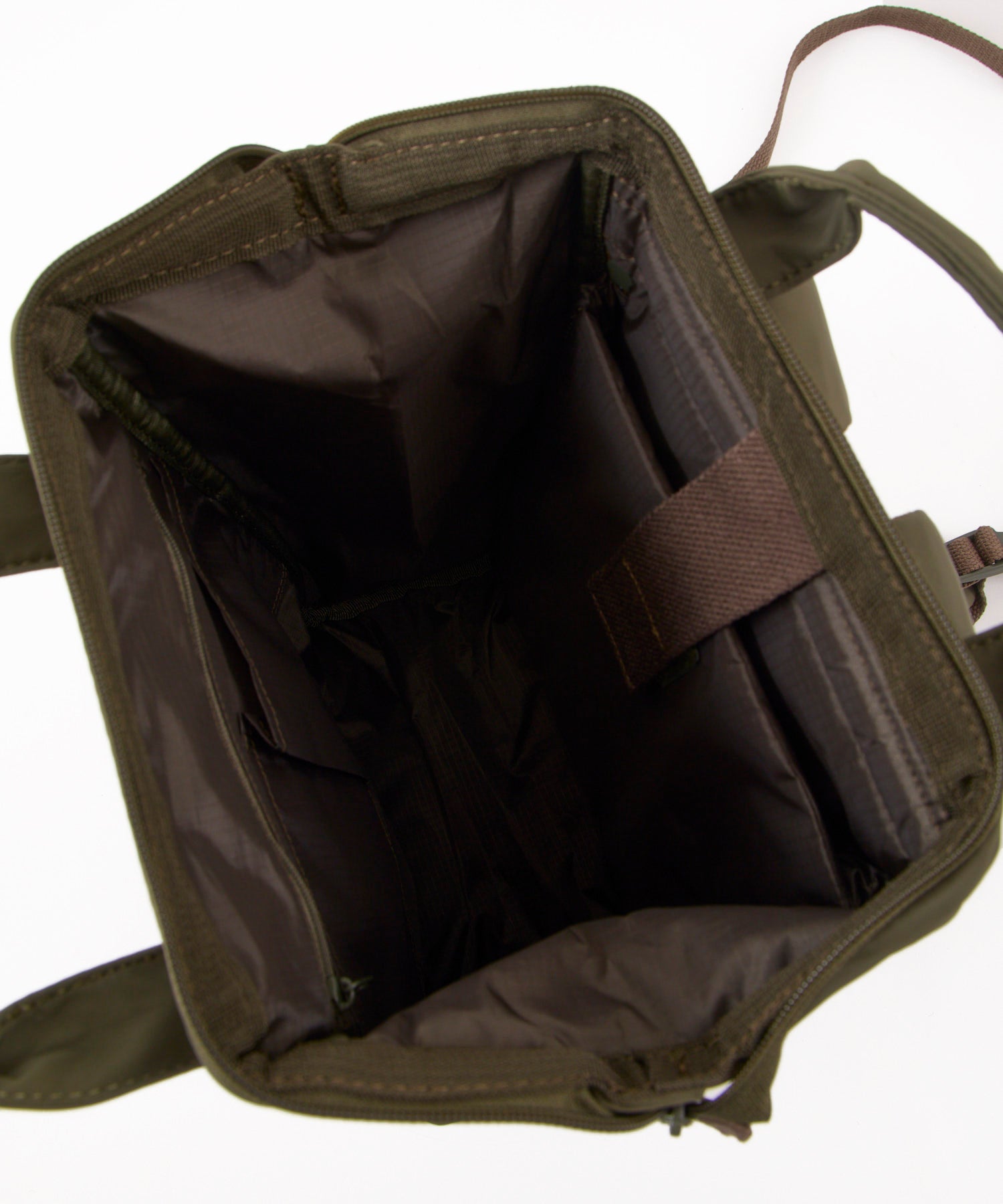 anello アネロ NATIVE CROSSBOTTLE 口金リュック A4 撥水 キャリーオンテープ PC収納可能 10L ATB5194 デリバー ダークオリーブ