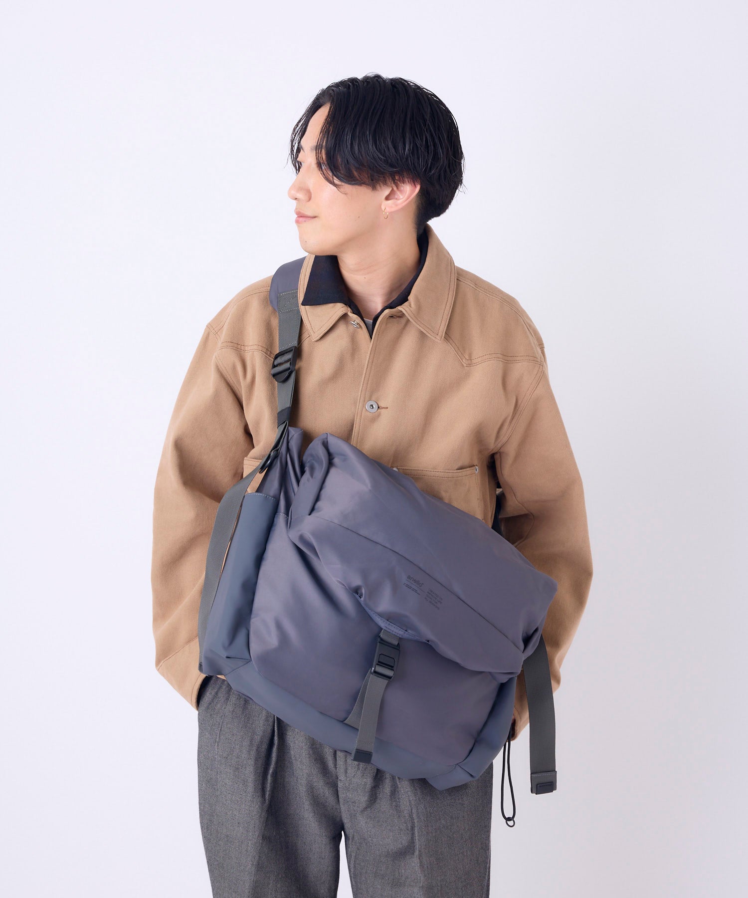 ASB008　メッセンジャーバッグ　公式　Cliente　軽量設計　A4　撥水加工