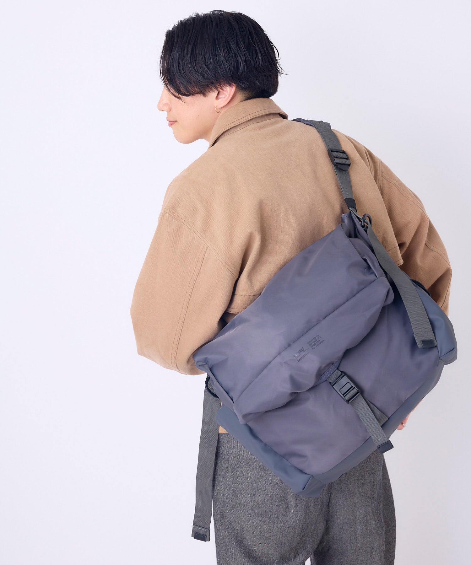 ASB008　メッセンジャーバッグ　公式　Cliente　軽量設計　A4　撥水加工