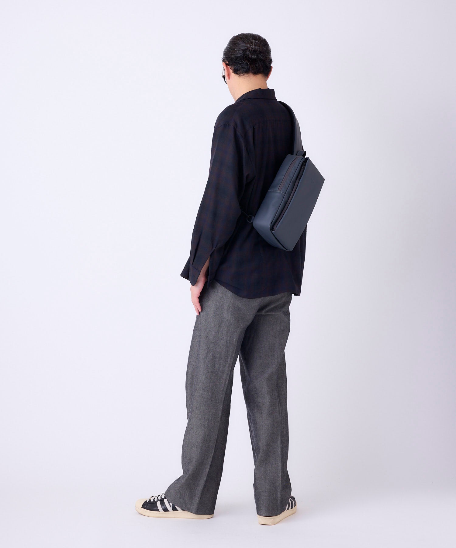 fulcro フルクロ クロスボディバッグ A5 耐水 メンズバッグ ペットボトル収納可能 シンプル Explorer カーム fit-5001