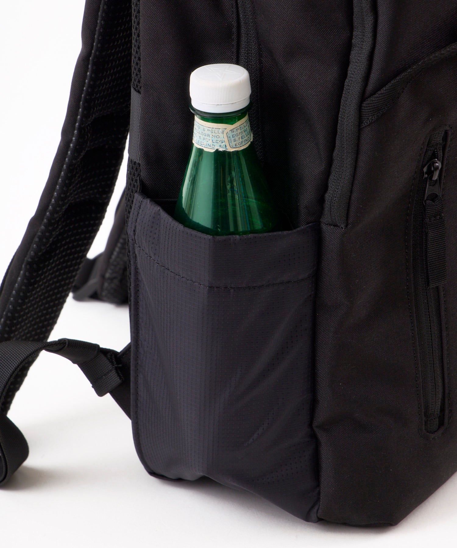 anello アネロ EXPAND バックパック 撥水 A4 大容量 20L ユニセックス お出かけバッグ 旅行バッグ キャリーオンテープ PC収納 ヒル ATR0495 