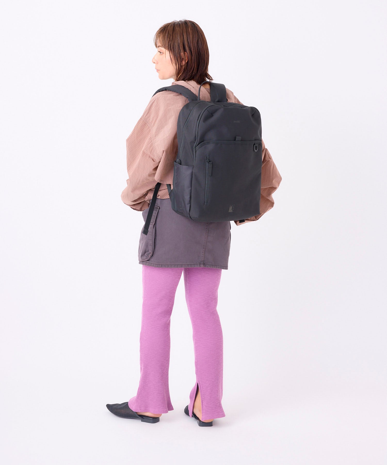 anello アネロ EXPAND バックパック 撥水 A4 大容量 20L ユニセックス お出かけバッグ 旅行バッグ キャリーオンテープ PC収納 ヒル ATR0495 ブラック