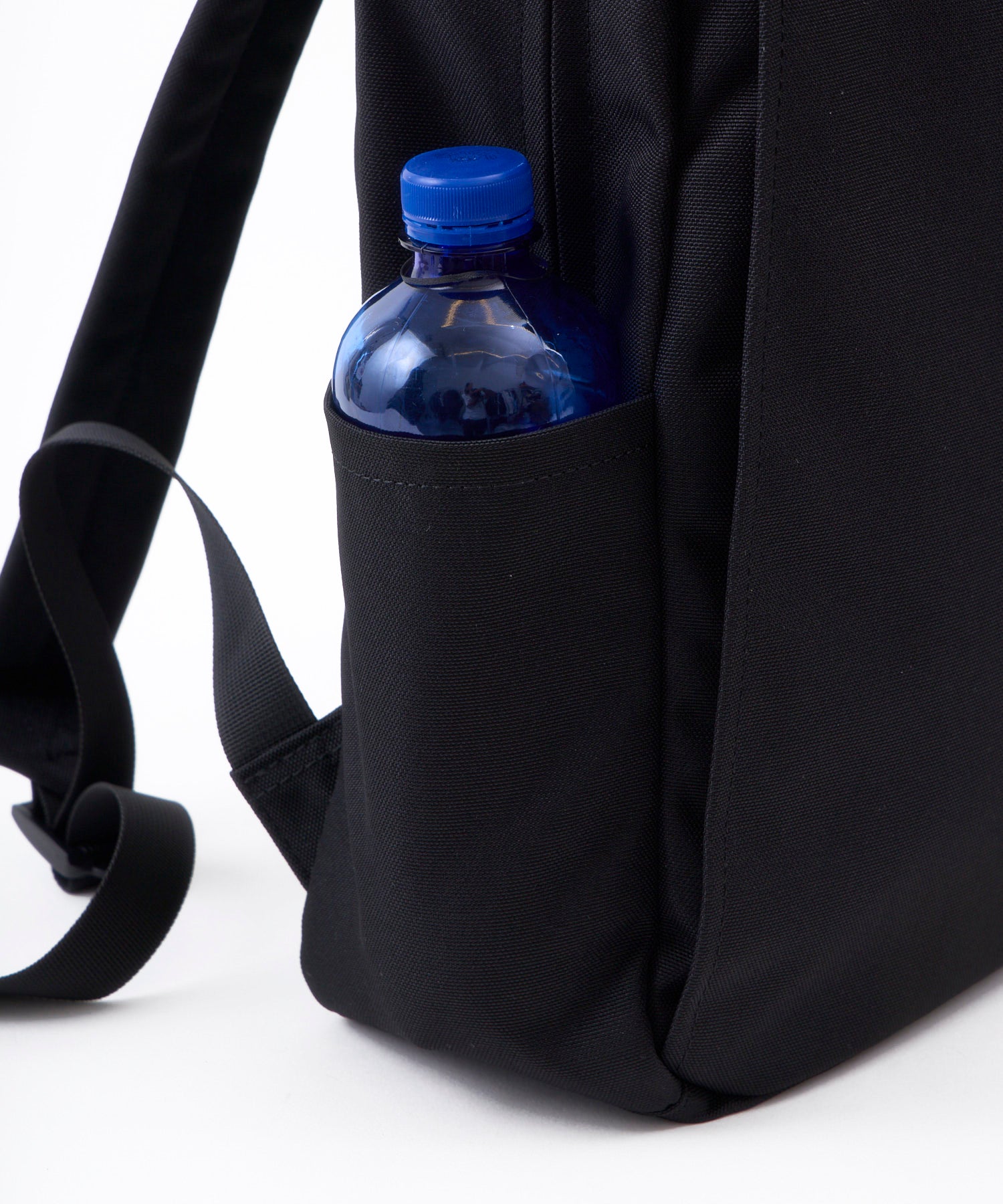 anelloGRANDE アネログランデ リュック 多収納 バックルデザイン A4 撥水 キャリーオンテープ 10L 10ポケット ロモ GHH3644 